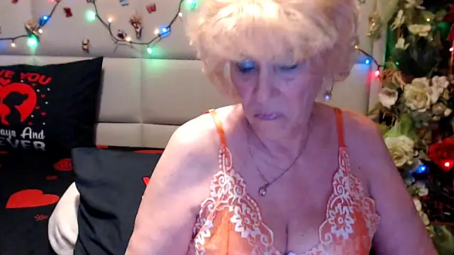 Snapshot of HappyWomanOn chatting on June 20, 2026, 9:25 am HappyWomanOn online show from June 20, 2026, 9:25 am