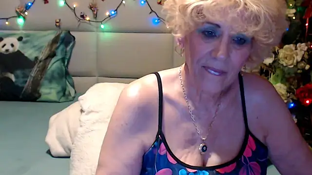 Snapshot of HappyWomanOn chatting on June 6, 2026, 9:09 pm HappyWomanOn online show from June 6, 2026, 9:09 pm