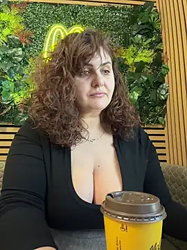 Snapshot of AnneKane chatting on March 7, 2026, 9:37 am AnneKane online show from March 7, 2026, 9:37 am