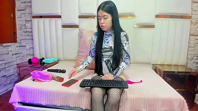 ArianaSmith69 online show from February 12, 2025, 2:10 pm