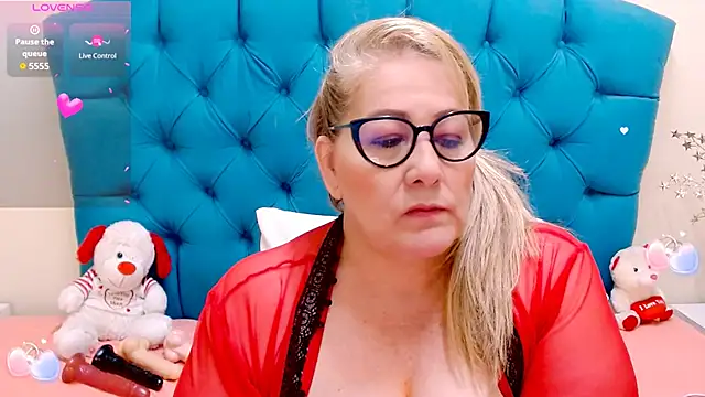 Nayla Garner online show from October 14, 2025, 2:39 pm