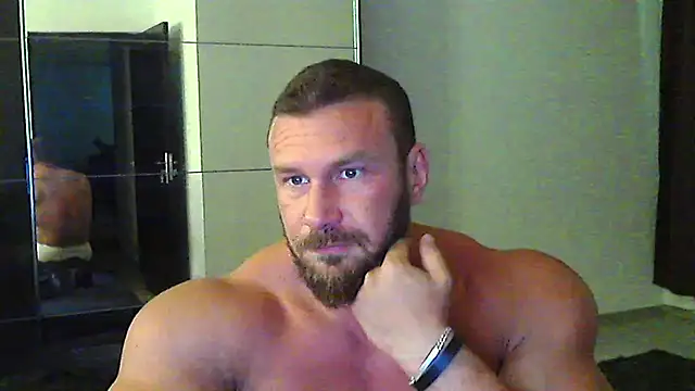 Snapshot of muscularkevin chatting on June 1, 2026, 4:06 pm muscularkevin online show from June 1, 2026, 4:06 pm