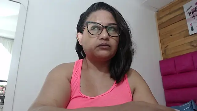 Katha Marck online show from May 3, 2026, 10:42 am