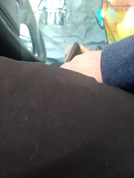 Hotredheadandtoungelasher online show from January 6, 2026, 1:37 pm