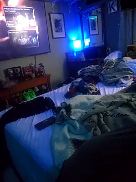 Hotredheadandtoungelasher online show from April 26, 2026, 3:48 am