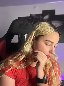 Irisweet  online show from September 17, 2025, 10:23 pm