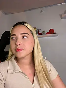 Irisweet  online show from March 22, 2025, 10:15 pm