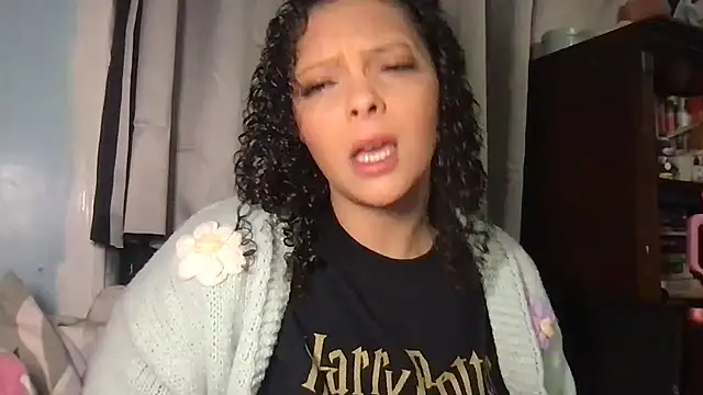 Snapshot of LuLuValenttine101 chatting on March 17, 2026, 10:29 am LuLuValenttine101 online show from March 17, 2026, 10:29 am