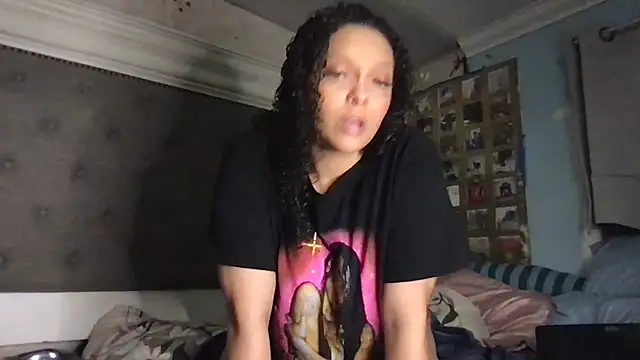 Snapshot of LuLuValenttine101 chatting on April 1, 2026, 8:48 am LuLuValenttine101 online show from April 1, 2026, 8:48 am