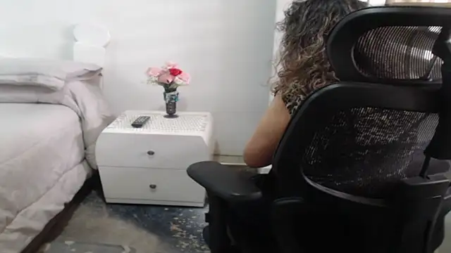 Snapshot of jesy_hot chatting on August 1, 2026, 4:16 pm jesy hot online show from August 1, 2026, 4:16 pm