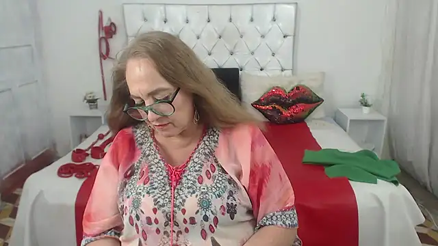 Sweetbigcatt online show from June 23, 2026, 2:20 am