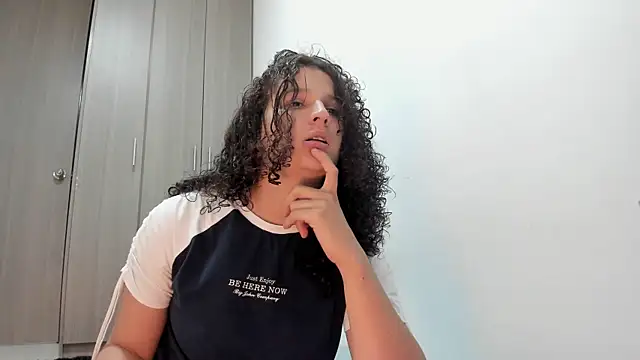 Cositarica  online show from October 6, 2025, 1:45 pm