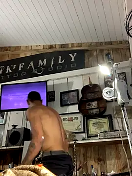 raphadoors19 online show from October 23, 2025, 11:47 pm