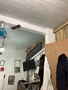 raphadoors19 online show from November 26, 2025, 2:22 am