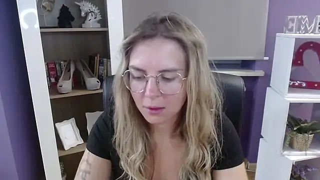 Zoey Erotic online show from September 24, 2025, 4:30 am