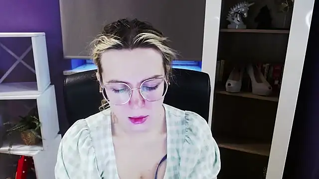 Zoey Erotic online show from March 23, 2026, 5:40 am