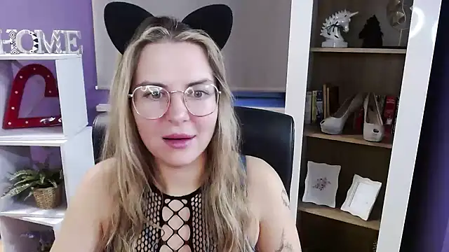 Zoey Erotic online show from October 31, 2025, 5:48 am