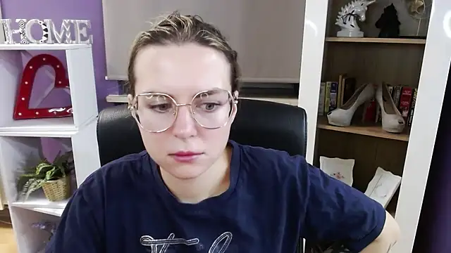 Zoey Erotic online show from December 3, 2025, 5:41 am