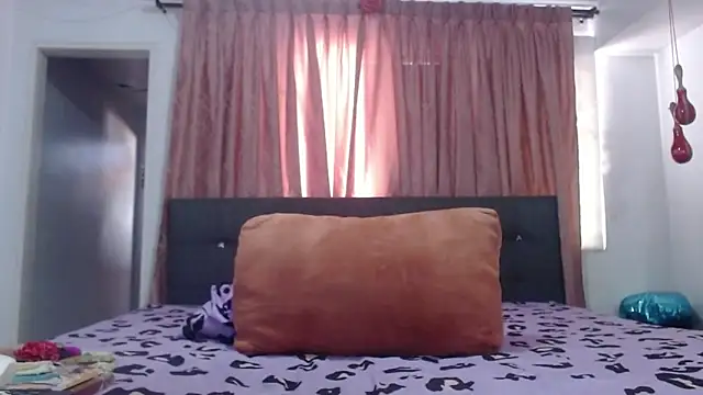 linapalacios online show from July 23, 2026, 2:57 pm