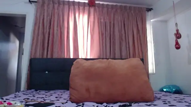 linapalacios online show from July 11, 2026, 2:39 pm