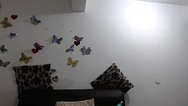 linapalacios online show from November 15, 2025, 2:26 am