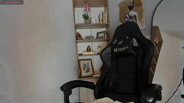 Snapshot of sophia18- chatting on October 10, 2025, 9:04 pm sophia18- online show from October 10, 2025, 9:04 pm