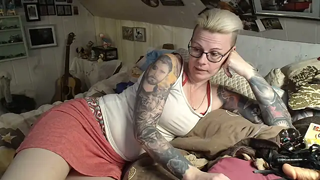 MaryG online show from February 20, 2025, 4:25 pm