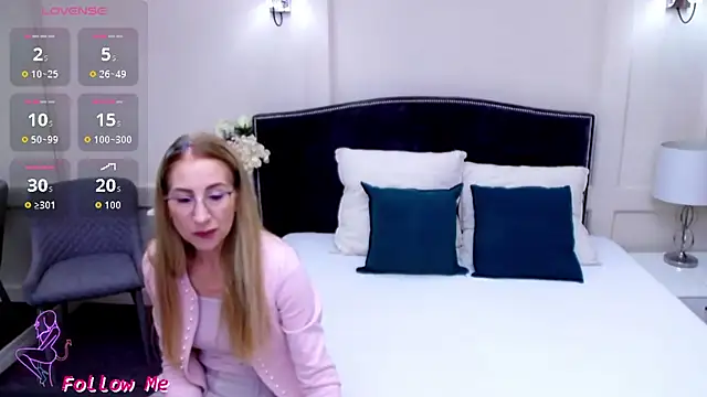 FoxyRamona online show from July 7, 2026, 6:38 am
