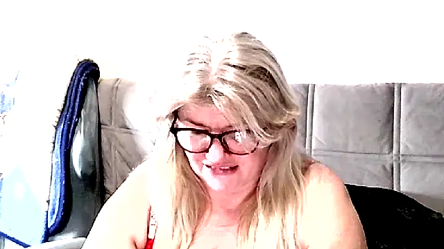 Snapshot of Diana_49 chatting on March 3, 2026, 8:05 pm Diana 49 online show from March 3, 2026, 8:05 pm