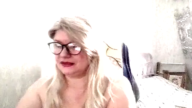 Snapshot of Diana_49 chatting on February 18, 2026, 9:06 am Diana 49 online show from February 18, 2026, 9:06 am