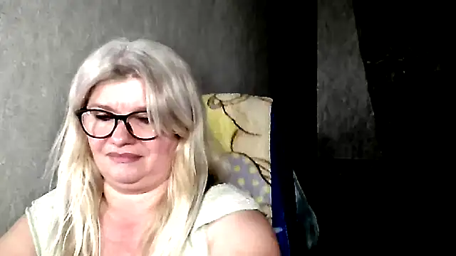 Snapshot of Diana_49 chatting on March 1, 2026, 9:53 am Diana 49 online show from March 1, 2026, 9:53 am