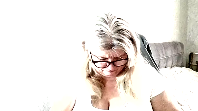 Snapshot of Diana_49 chatting on March 19, 2026, 7:41 am Diana 49 online show from March 19, 2026, 7:41 am