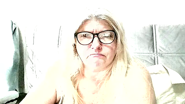Diana 49 online show from April 24, 2026, 2:46 am