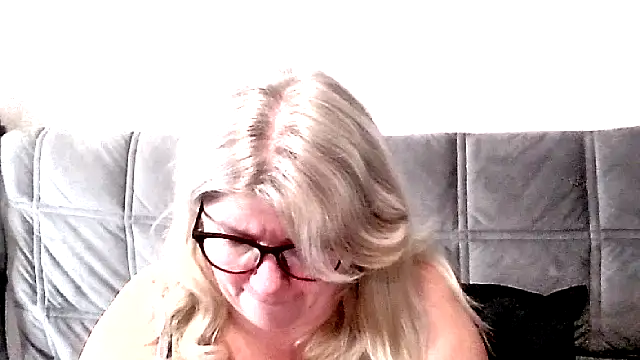 Snapshot of Diana_49 chatting on February 25, 2026, 2:39 pm Diana 49 online show from February 25, 2026, 2:39 pm