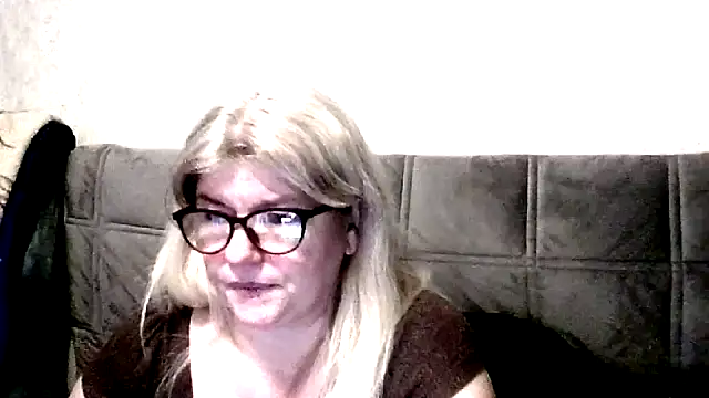 Snapshot of Diana_49 chatting on February 19, 2026, 9:23 pm Diana 49 online show from February 19, 2026, 9:23 pm