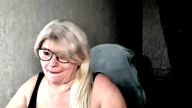 Snapshot of Diana_49 chatting on March 13, 2026, 8:03 pm Diana 49 online show from March 13, 2026, 8:03 pm