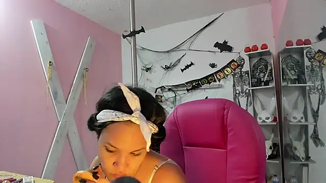 CAMILA--REY online show from October 27, 2025, 9:49 pm