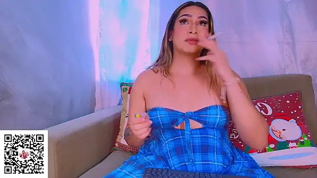 ISABELLASSMITH online show from November 26, 2025, 4:07 pm