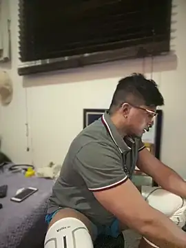 Snapshot of CleanGrey chatting on February 16, 2026, 7:40 am CleanGrey online show from February 16, 2026, 7:40 am