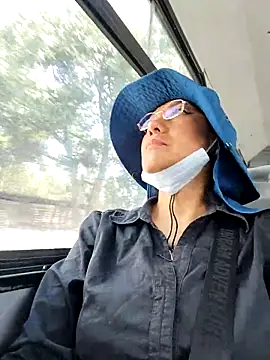 LaInsaciableIntensa online show from September 18, 2025, 4:43 pm