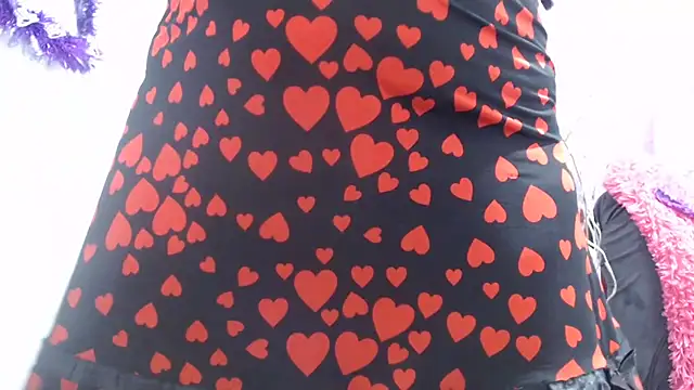 heyline milf online show from November 27, 2025, 3:45 pm