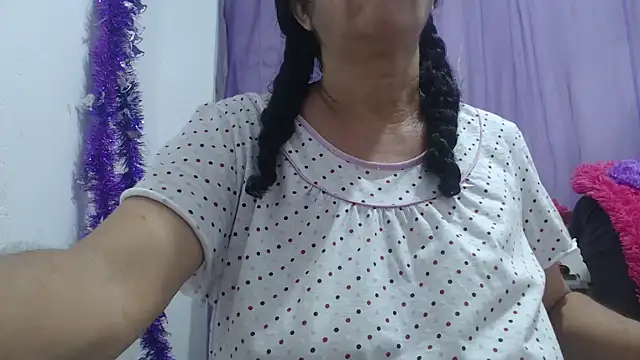 heyline milf online show from October 17, 2025, 11:28 pm