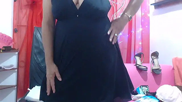 Snapshot of heyline_milf chatting on July 10, 2026, 3:56 pm heyline milf online show from July 10, 2026, 3:56 pm
