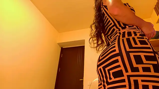 purpleariellx online show from July 6, 2026, 10:45 pm