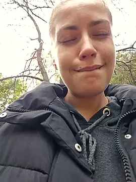 Keli Jessi online show from October 18, 2025, 1:13 pm