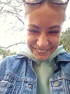 Keli Jessi online show from September 26, 2025, 1:18 pm