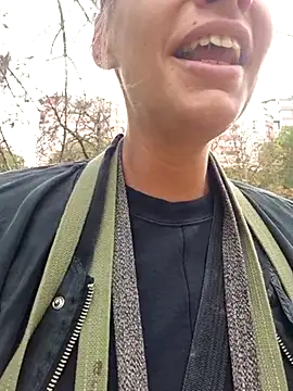 Keli Jessi online show from September 10, 2025, 1:43 pm