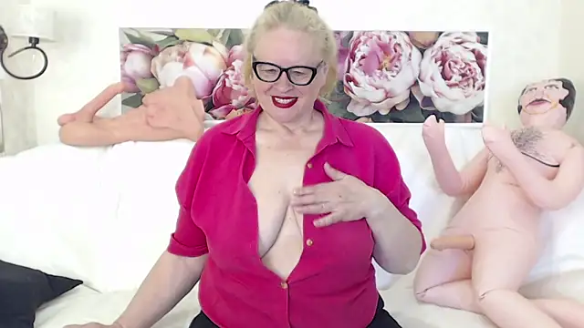 FlaviaSquirts online show from May 3, 2026, 7:46 am