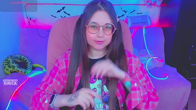 Lolisuccub online show from April 21, 2026, 4:57 pm