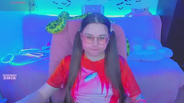 Lolisuccub online show from June 6, 2026, 5:07 pm